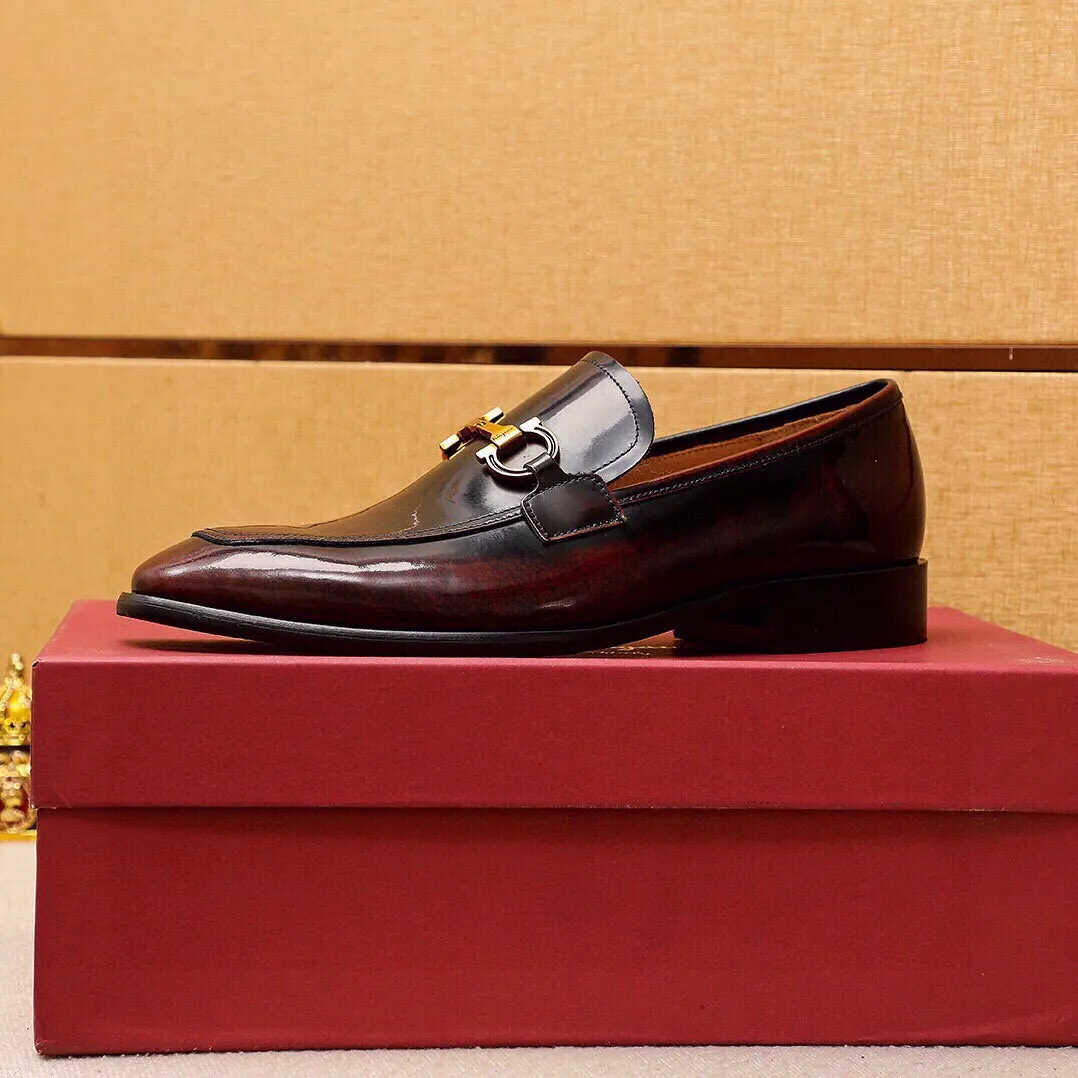 Men's shoes 💰520 💐 Product trademark: Ferragamo "Ferragamo" casual leather shoes Regular size: 38-44 (45🉑️customized) Product materials: Selected imported first-layer open-edge beaded cowhide upper + original hardware buckle, imported water-dyed cowhide leather lining. Strong three-dimensional visual effect, combined outsole Color: 3⃣️colors available
